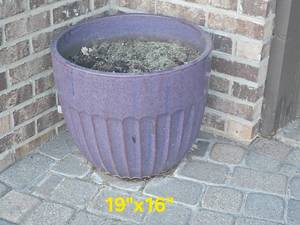 lot 101 image: 19 Fluted Lavender Planter