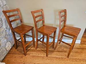 lot 8 image: Handsome Ladderback Counter Stools