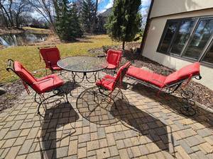 lot 36 image: Vintage Steel Patio Dining Set & Recliner