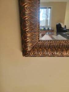 lot 39 image: Elegant Gold Gilt Mirror B
