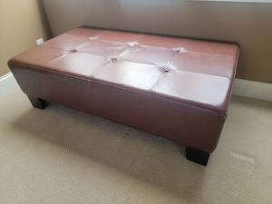lot 43 image: Legacy Furniture Westchester Leather Ottoman