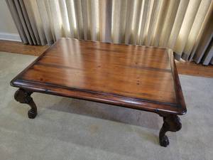 lot 14 image: Ralph Lauren Cottage Cocktail Table