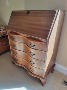 lot 80 image: Stunning Vintage Secretary Desk