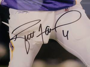 lot 18 image: AUTOGRAPH BRETT FAVRE Minnesota Vikings Authenticated Framed Print
