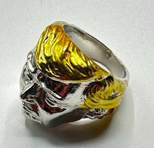 lot 30 image: Donald Trump Ring Size 11