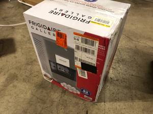 lot 25 image: Frigidaire 10 lb. Freestanding Portable Round 2 in. Whiskey Ball Shaped Ice Maker in Grey customer return review pictures