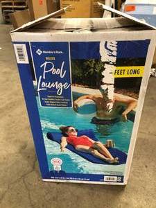 Deluxe Pool Lounge