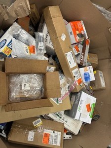 Pallet with Assorted tools, Hardware and more Costumer Returns See Pics