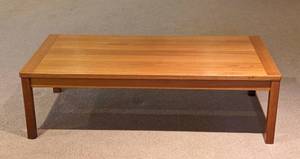 lot 11 image: Large Oak Coffee Table