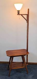 lot 9 image: Vintage Cushman Colonial Creations Table Floor Lamp