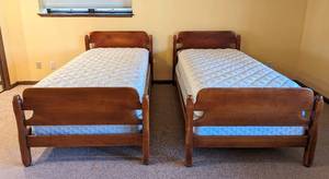 lot 18 image: Pair of Vintage Wood Twin Bed Frames