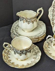 lot 58 image: Royal Albert Painted Porcelain Dish Set