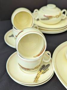 lot 63 image: Vintage Cavitt Shaw Corn Plate Set