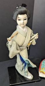 lot 65 image: Vintage Japanese Dolls