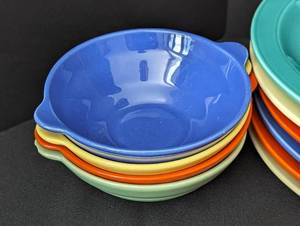 lot 68 image: Assorted Vintage Colorful California Dishes