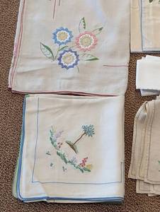 lot 92 image: Large Assortment of Vintage Table Linens