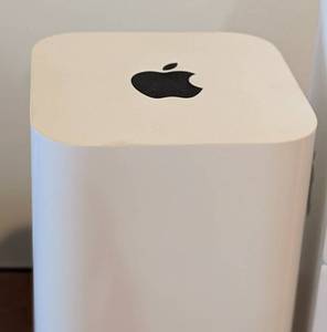 lot 95 image: Apple AirPort Extreme