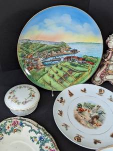 lot 136 image: Large Assortment of Vintage Painted Dishes