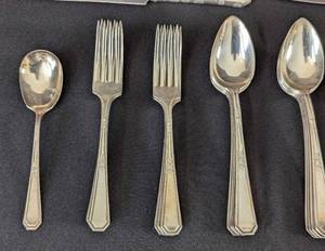 lot 137 image: Rogers Silver Plated Flatware Set