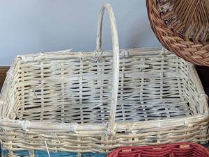 lot 140 image: Decorative Baskets including Longaberger