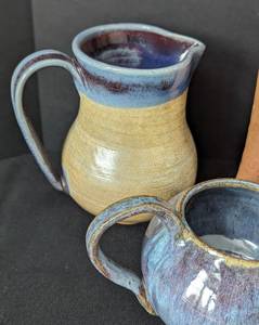 lot 141 image: Assorted Vintage Pottery