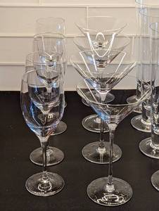 lot 150 image: Large Variety of Glassware