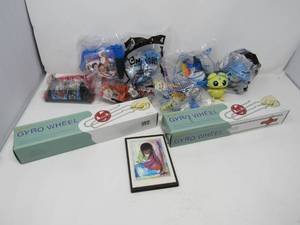 lot 104 image: Flashback Vintage Toys ( NIB happy Meal 80s and 2 gyro wheels (1970s) 2 De Grazia pictures)1960s