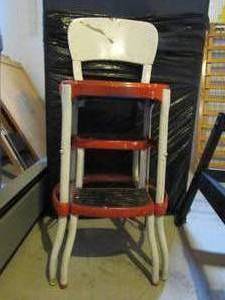 lot 128 image: Vintage Cosco Kitchen Work Step Stool