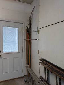 lot 140 image: Tree pole saws and pruners