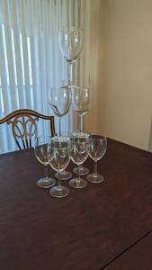 lot 38 image: 9 vintage wine glasses