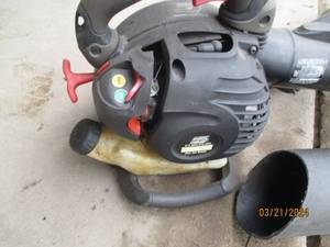 lot 8 image: Craftsman 25cc Gas Blower with Attachments and Bag