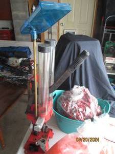 lot 29 image: Pacific DL-155 Shotgun Shell Reloading Press with Accessories and Shotshell Wads