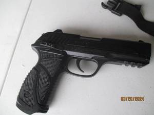 lot 33 image: Crosman Semi-Automatic CO2-Powered Pellet Pistol with Holster