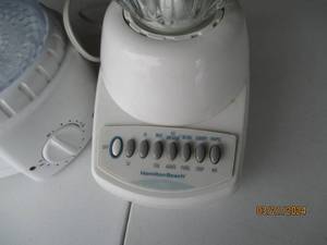 lot 86 image: Oster Food Steamer and Hamilton Beach Blender Set