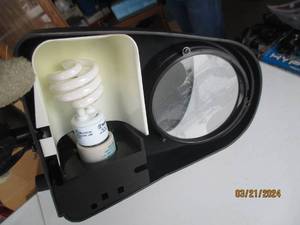 lot 117 image: Adjustable Arm Desk Lamp with Magnifying Lens