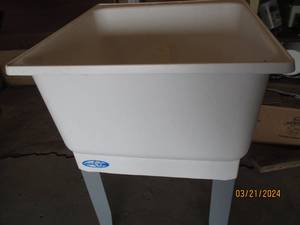 lot 118 image: Commercial Plastic Utility Sink with Legs