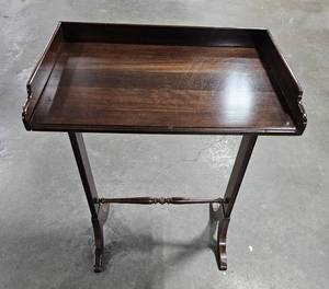 lot 1 image: Ethan Allen Georgian Court Small Table