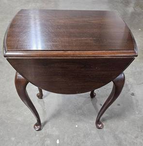 lot 3 image: Ethan Allen Georgian Court Cherry Queen Anne Drop Leaf End Table