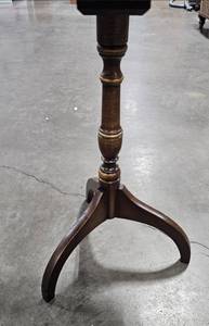 lot 4 image: L. Hitchcock Plant Stand Candle Table