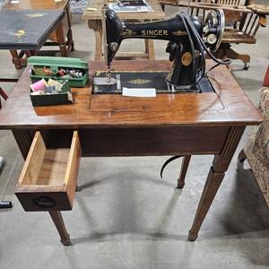 lot 14 image: Singer Model 66 Sewing Machine and Table w Extras - untested