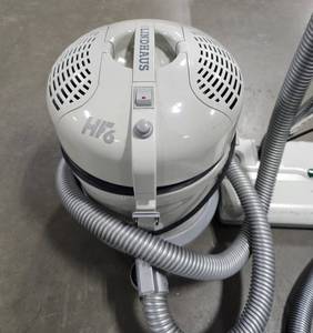 lot 15 image: Lindhaus HF6 Canister Vacuum w Powerhead & Extra Non Powered Hose - works