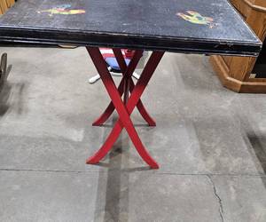 lot 21 image: Vintage Rooster Folding Table