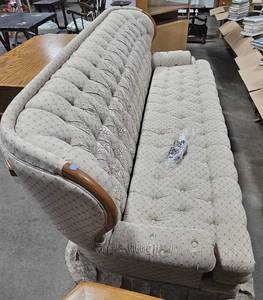 lot 27 image: England Corsair 7 Sofa