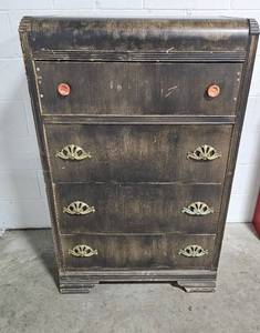 lot 28 image: Webb Shabby Chic 4 Drawer Dresser