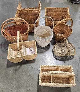 lot 45 image: Lot of Medium & Large Baskets