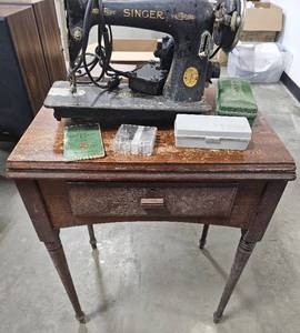 lot 47 image: Singer Model 66 Sewing Machine (untested) w Accessories