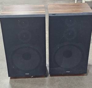 lot 51 image: Pair of Floor Speakers Fisher Speaker System Model ST-830 (working condition)