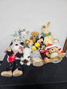 lot 248 image: VTG Stuffed Animals and Dolls Various Characters, Animals and Sizes. Some Musical - untested
