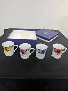 lot 266 image: Sorelle Set of 4 Fine Porcelain Cups - Floral Pattern in Original Box - 3.75 Tall
