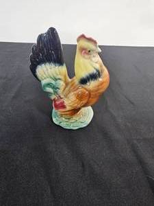 lot 269 image: VTG Porcelain Chicken Home Decor